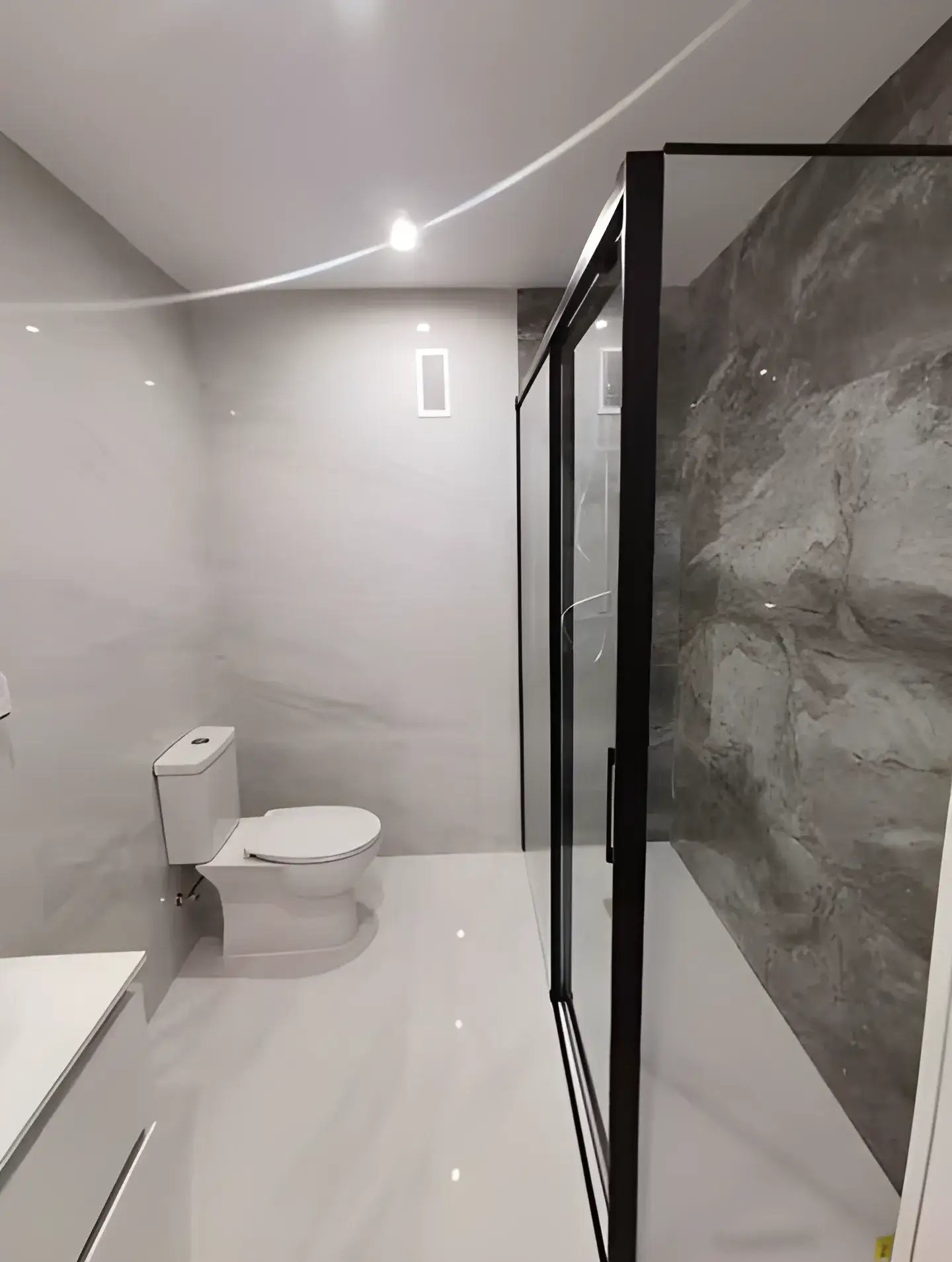 Reforma de baño minimalista en Córdoba